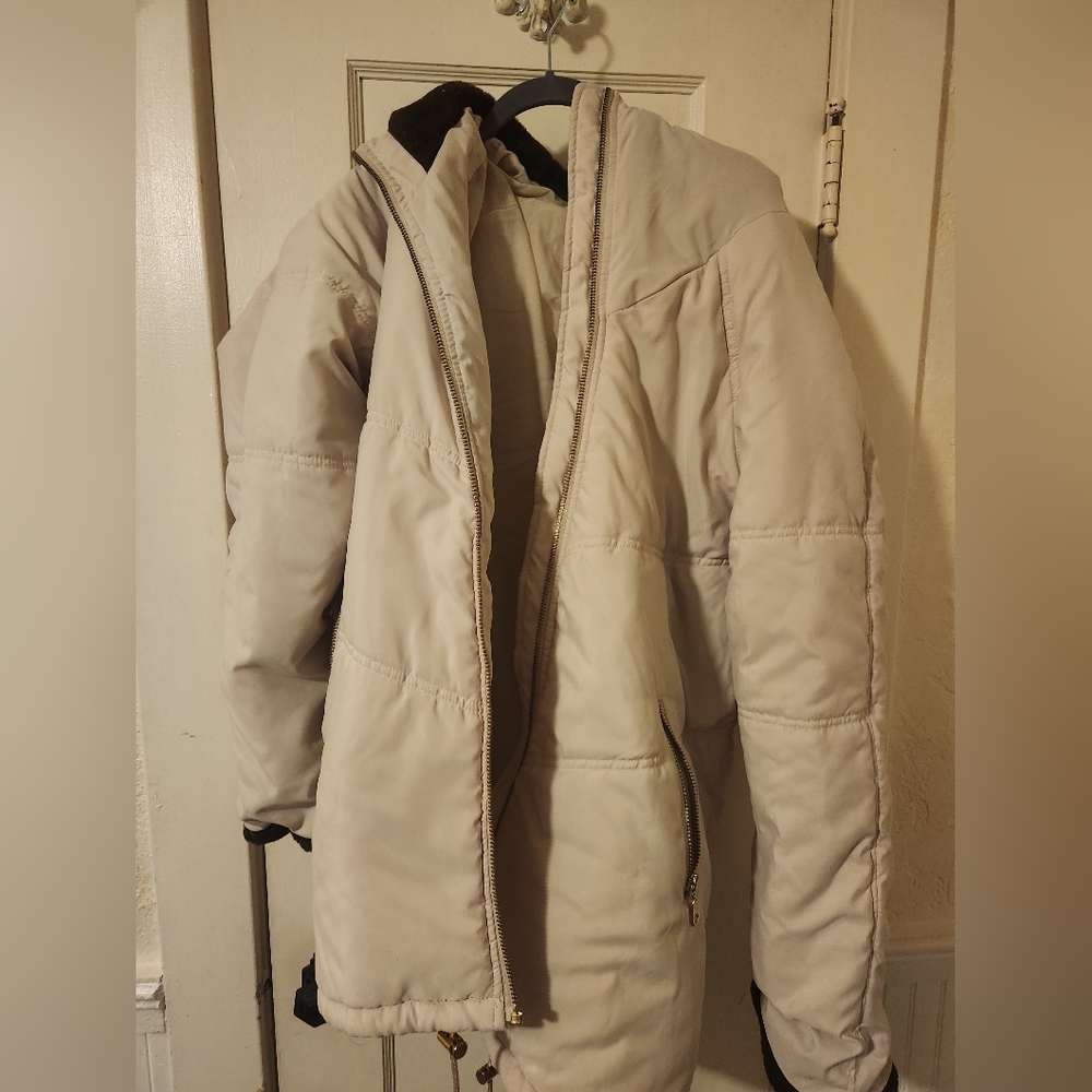 * Large Climate Zone beige Coat